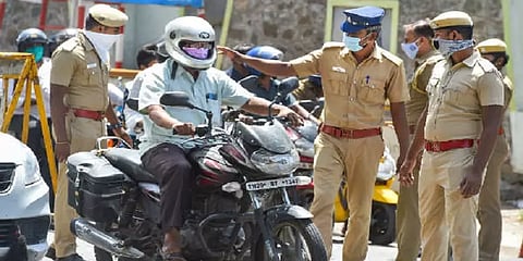 சென்னையில் சிறப்பு வாகனத் தணிக்கை - ஒரே நாளில் 2 ஆயிரத்திற்கும் மேற்பட்ட வழக்குகள் பதிவு