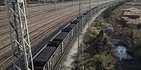 நிலக்கரி விநியோகம்: 670 பயணிகள் ரயில் சேவையை ரத்து செய்தது ரயில்வே