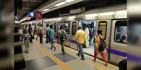 மின்பற்றாக்குறையால் மெட்ரோ ரயில் சேவை முடங்கும் நிலை: டெல்லி அமைச்சர்