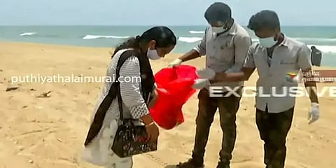 செய்தி எதிரொலி: கடற்கரையில் கொட்டப்பட்ட மருத்துவக் கழிவுகளை அகற்றிய அதிகாரிகள்