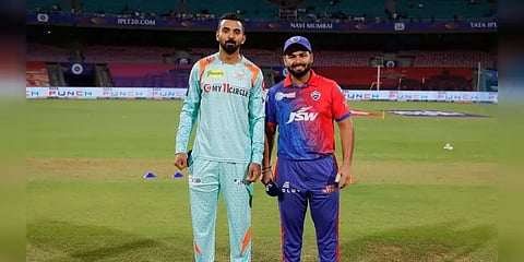 'பிளே ஆஃப் ரேஸில்' முந்தப்போவது யார்? டெல்லிக்கு எதிராக டாஸ் வென்று லக்னோ பேட்டிங் தேர்வு!