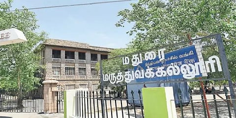 சமஸ்கிருத உறுதிமொழி: மதுரை அரசு மருத்துவக்கல்லூரி டீன் காத்திருப்போர் பட்டியலுக்கு மாற்றம்