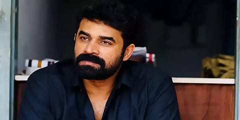 பாலியல் புகார் - மலையாள திரைப்பட கலைஞர்கள் சங்கத்தில் இருந்து நடிகர் விஜய் பாபு விலகல்