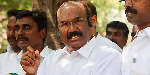 `கூடிய விரைவில் தமிழ்நாட்டை கருணாநிதி நாடு என பெயர் மாற்றுவார்கள்'- ஜெயக்குமார் காட்டம்