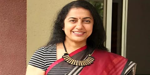 ”இந்தி பேசுபவர்கள் நல்லவர்கள்: இந்தி நல்ல மொழி: நாம் கற்றுக்கொள்ளவேண்டும்” - சுஹாசினி