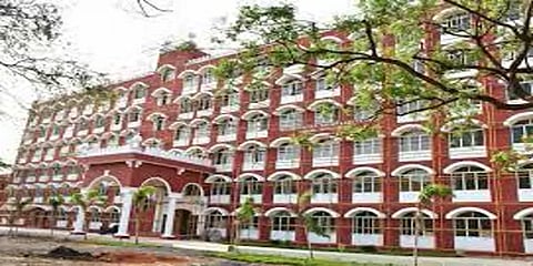 எழும்பூர் நீதிமன்றத்தில் புகுந்து தேதி முத்திரையை திருடிய முன்னாள் உதவியாளர் கைது