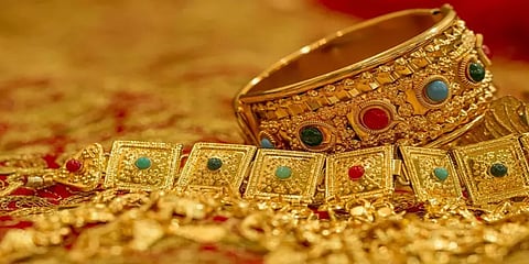 அட்சய திருதியை - நகைக் கடையில் குவிந்த மக்கள்: தமிழகத்தில் எத்தனை டன் தங்கம் விற்பனை?