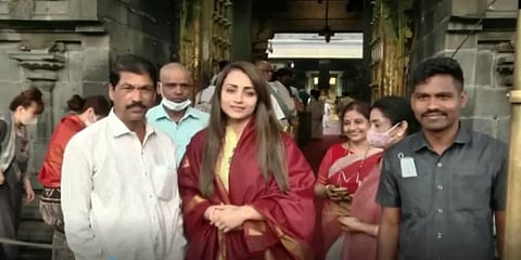 பிறந்தநாளில் திருப்பதியில் சாமி தரிசனம் செய்த திரிஷா.. செல்ஃபி எடுக்க குவிந்த ரசிகர்கள்!