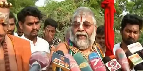 "அரசாங்கத்தின் எந்த ஒரு அமைச்சரும் சாலைகளில் நடக்க முடியாது"- மன்னார்குடி ஜீயர் எச்சரிக்கை