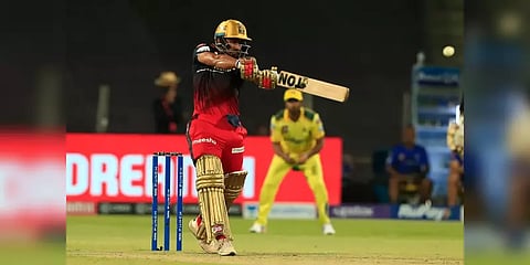 மளமளவென விக்கெட்டுகள் சரிந்த போதிலும் சிஎஸ்கேவுக்கு எதிராக 173 ரன்களை குவித்த ஆர்சிபி!