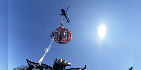 செயற்கைகோளை நிலைநிறுத்தி திரும்பிய ராக்கெட்டை நடுவானில் ஹெலிகாப்டர் மூலம் பிடித்து சாதனை!