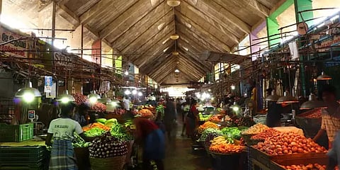 வணிகர் தினம்: மூடப்பட்ட மொத்த விற்பனை கடைகள்... வெறிச்சோடிய கோயம்பேடு மார்க்கெட்