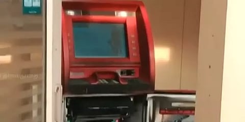 'கேஸ் வெல்டிங்' மூலம் ஏ.டி.எம் உடைத்து 4 லட்சத்துக்கும் மேல் பணம் கொள்ளை