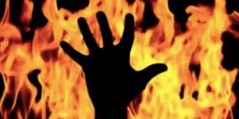 பொதுத்தேர்வு பயம் - பெட்ரோல் ஊற்றி தீவைத்துக் கொண்டு ப்ளஸ் 2 மாணவன் தற்கொலை