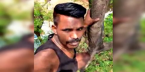 மனைவியை பார்க்க அனுமதி மறுப்பு -மரத்தில் ஏறி சிறை கைதி போராட்டம்