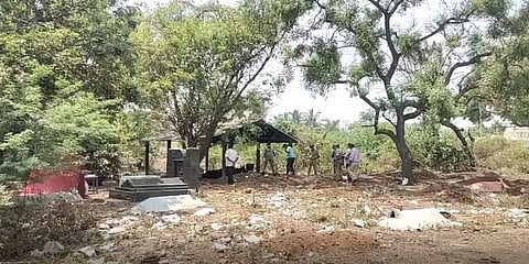 16 நாட்களுக்குமுன் புதைக்கப்பட்ட உடல்-சாவில் சந்தேகம் என தோண்டி எடுப்பு..வேலூரில் பரபரப்பு