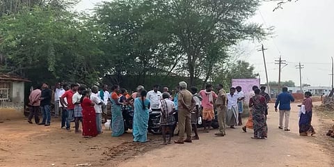 ”வீட்டை விட்டு வெளியே வர பாதை இல்லை” - வீடியோ வெளியிட்ட பெண்.. நடவடிக்கை எடுத்த ஆட்சியர்!