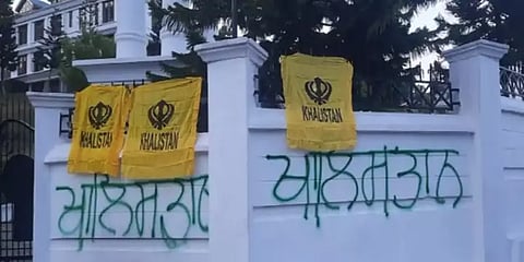 சட்டசபை வாசலில் பறக்கவிடப்பட்ட காலிஸ்தான் கொடிகள்- இமாச்சலப் பிரதேசத்தில் பரபரப்பு