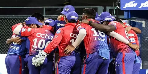 டெல்லி அணியில் மீண்டும் ஒரு வீரருக்கு கொரோனா? சென்னையுடனான போட்டி நடைபெறுமா?