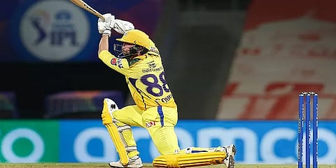 மூன்றாவது அரைசதம்.. தொடரும் புதுமாப்பிள்ளை கான்வேயின் அதிரடி - 208 ரன்கள் குவித்த சிஎஸ்கே!