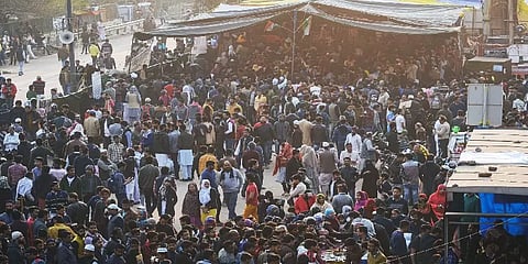 ஷாகின் பாக் பகுதியில் புல்டோசர்களுடன் குவிந்த போலீஸார் - போராட்டத்தில் குதித்த மக்கள்!