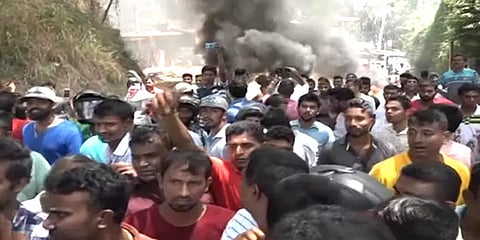 இலங்கையில் பெரும் வன்முறை: 4 பேர் உயிரிழப்பு