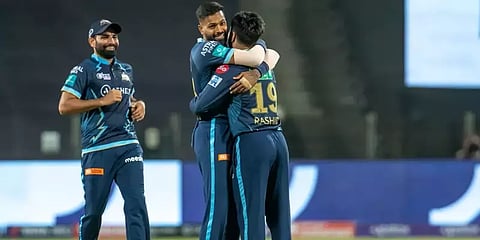 82 ரன்களுக்கு சுருண்ட லக்னோ: முதல் அணியாக ப்ளே-ஆஃப் சுற்றுக்கு முன்னேறியது குஜராத்