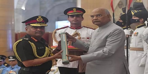 பாதுகாப்பு துறையில் சிறந்து விளங்கியவர்களுக்கு விருது வழங்கினார் குடியரசு தலைவர்