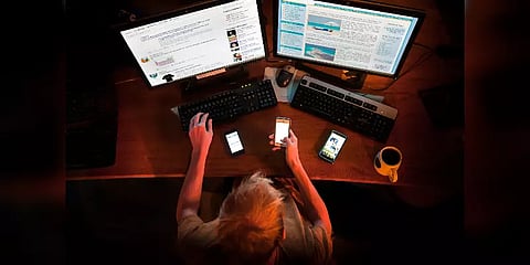 செல்போனும் கையுமாக இருக்கும் சிறார்களுக்கு இந்த ஆபத்து உண்டு! எச்சரிக்கும் மருத்துவர்கள்