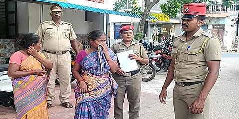 காரைக்கால்: துணி வாங்குவதுபோல் நடித்து திருட்டில் ஈடுபட்ட இரு பெண்கள் கைது