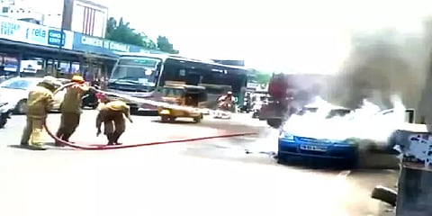 சென்னை: சாலையில் சென்ற கார் திடீரென தீப்பிடித்து எரிந்ததால் பரபரப்பு