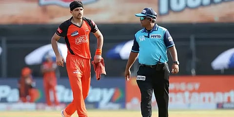 ஐபிஎல் 2022: ஆட்டத்தின் போக்கையே மாற்றிய நடுவர்களின் 5 சர்ச்சை முடிவுகள் - என்னென்ன?