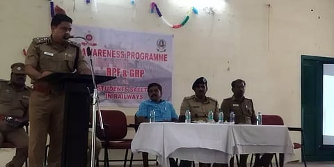 ``புஷ்பாவை அல்ல... சர் சி.வி.ராமன் போன்றோரை ரோல் மாடலா எடுங்க”-மாணவர்களுக்கு டிஐஜி அறிவுரை