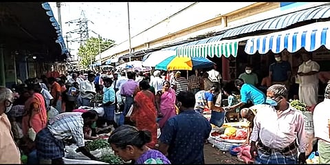 மதுரை: வரத்து குறைந்து பூக்களின் விலை அதிகரிப்பு - மகிழ்ச்சியில் விவசாயிகள்