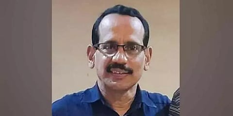 30 ஆண்டுகளில் 60க்கும் மேற்பட்ட மாணவிகளை பாலியல் அத்துமீறல் செய்த ஆசிரியர் கைது!