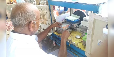 எளியோரின் வலிமைக் கதைகள் 30: ‘நேரம் பாராமல் ஓடும் இவர்களின் வாழ்க்கையில் விடியல் எப்போது?’