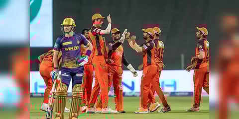 LBW அவுட்! நடுவருடன் கொல்கத்தா வீரர்கள் கடும் வாக்குவாதம் ! களத்தில் நடந்தது என்ன?