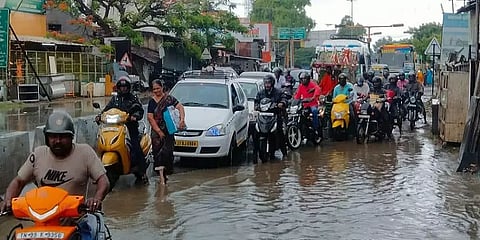 கொங்கு மண்டலத்தில் தொடர் மழை; மலைப்பகுதி நிலச்சரிவுகளை ஆட்சியர் நேரில் ஆய்வு