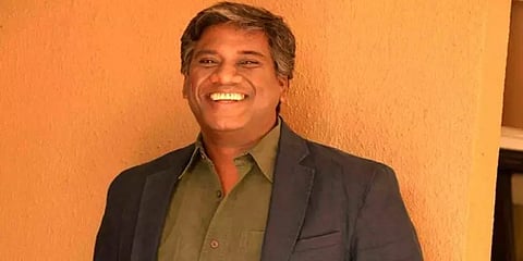 கைதான ஐஏஎஸ் அதிகாரியுடன் அமித்ஷா புகைப்படம் -ட்விட்டரில் பகிர்ந்த பட இயக்குனர் மீது வழக்கு