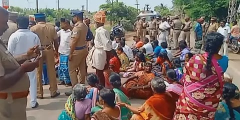 சீர்காழி: ஒப்பந்த நிறுவன வளாகத்தில் மின்சாரம் தாக்கி ஒருவர் பலி; பொதுமக்கள் சாலை மறியல்