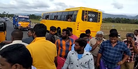 தனியார் கல்லூரி பேருந்து மோதி விபத்து -தேர்வு எழுத சென்ற பள்ளி மாணவருக்கு நிகழ்ந்த துயரம்