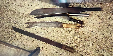 'பஸ் ரூட்டா ரயில் ரூட்டா' எது கெத்து? கற்களை வீசி தாக்குதலில் ஈடுபட்ட கல்லூரி மாணவர்கள்