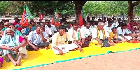 துப்பாக்கி தொழிற்சாலை: ஒப்பந்த தொழிலாளர்களை மீண்டும் பணியமர்த்த கோரி போராட்டம்