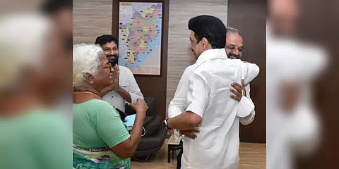 'முதலில் சுதந்திரக் காற்றை சுவாசித்து கொள்கிறேன்! மற்றதெல்லாம் அப்புறம்தான்!' - பேரறிவாளன்