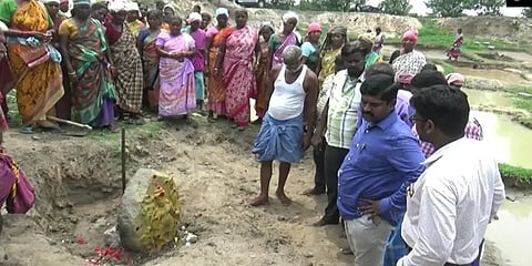 திருவள்ளூர்: 100 நாள் பணியின் போது 15ம் நூற்றாண்டு கால மூத்ததேவி சிலை கண்டுபிடிப்பு!