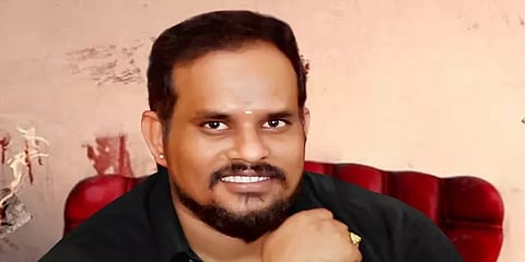 சென்னை அதிர்ச்சி: பைக்கில் சென்றவரை ஓட ஓட விரட்டி வெட்டிக்கொன்ற கும்பல்