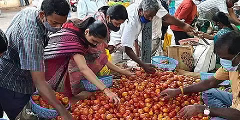 கோயம்பேடு சந்தையில் ரூ.100-ஐ தொட்டது ஒரு கிலோ தக்காளி விலை! காரணம் என்ன?