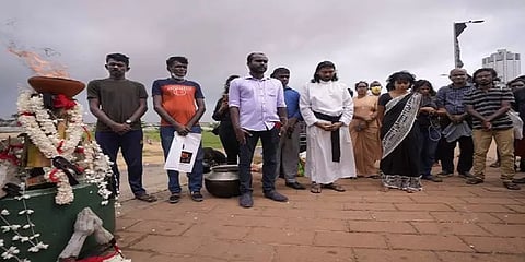 இலங்கையில் முதன்முறையாக... போரில் உயிரிழந்த தமிழர்களுக்கு சிங்களர்கள் அஞ்சலி!