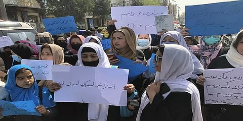 'குறும்பு செய்யும் பெண்களை வீட்டிலேயே வைத்திருப்போம்' - பெண்கல்வி குறித்து தலிபான் கருத்து