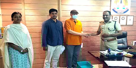 சென்னை: பண மோசடியில் ஈடுபட்ட நண்பர் - துரிதமாக செயல்பட்டு மீட்ட போலீசார்